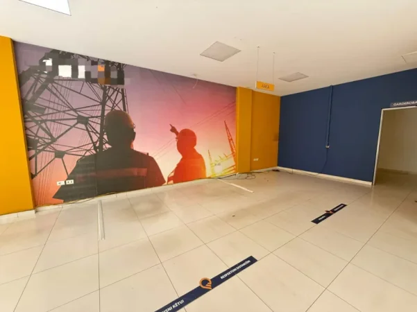 Tirane, jepet me qera dyqan Kati 0, 200 m² 3.600 € (komuna e parisit)