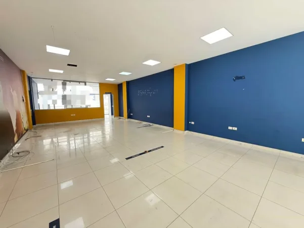 Tirane, jepet me qera dyqan Kati 0, 200 m² 3.600 € (komuna e parisit)