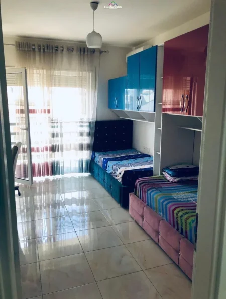 Tirane, jepet me qera apartament 2+1 Kati 2, 105 m² 850 € (Rruga Tafaj)