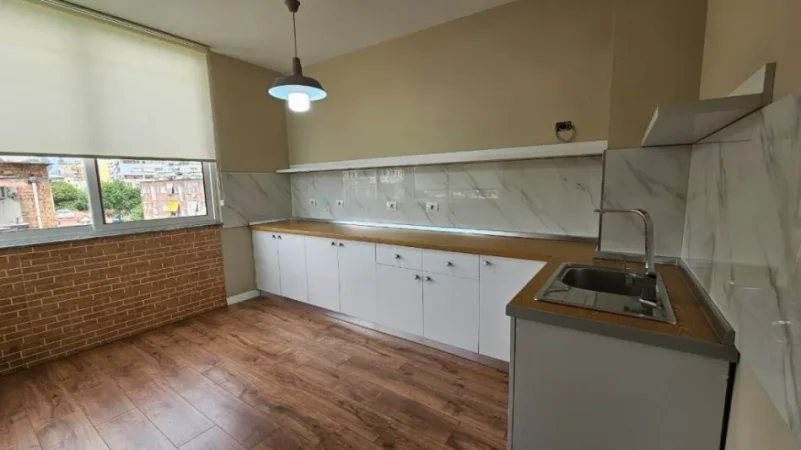 Tirane, jepet me qera ambjent biznesi , 95 m² 1.000 € (Ish Ekspozita)