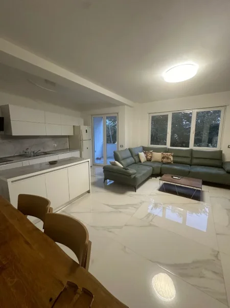 Tirane, jepet me qera apartament 2+1 Kati 2, 880 € (Liqeni i Thatë)