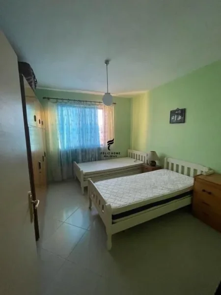 Tirane, jepet me qera apartament 2+1 Kati 4, 75 m² 400 € (PORCELANI)
