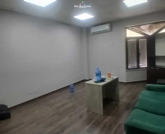 Tirane, jepet me qera zyre Kati 2, 220 m² 2.120 € (bulevardi zogu i pare)