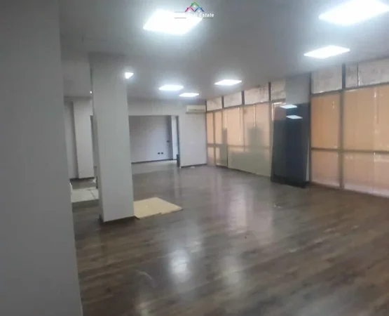 Tirane, jepet me qera zyre Kati 2, 220 m² 2.120 € (bulevardi zogu i pare)