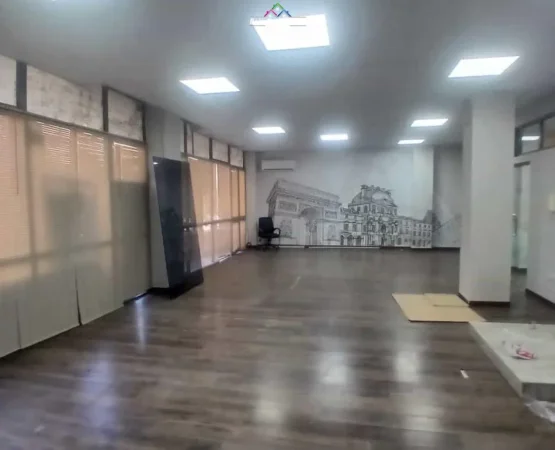 Tirane, jepet me qera zyre Kati 2, 220 m² 2.120 € (bulevardi zogu i pare)