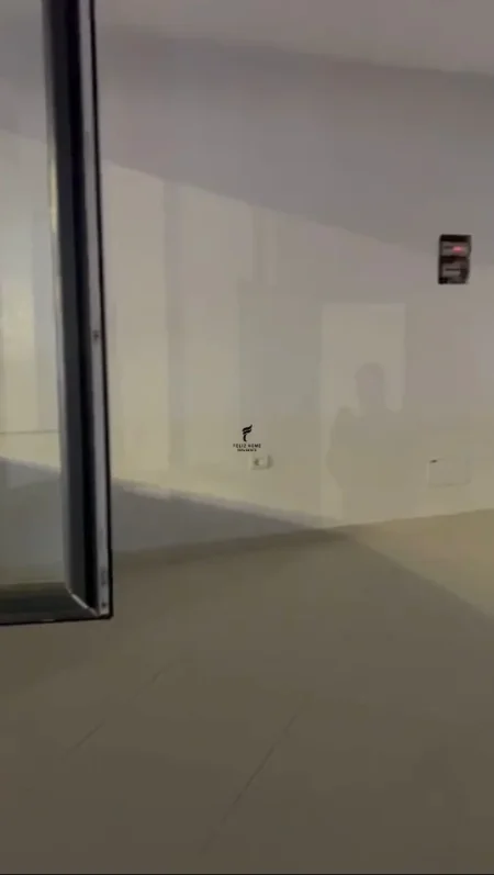 Tirane, jepet me qera zyre Kati 1, 160 m² 2.000 € (YZBERISHT)