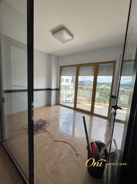 Tirane, jepet me qera zyre Kati 8, 175 m² 2.500 € (BLLOK)