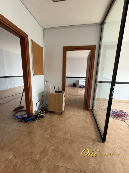 Tirane, jepet me qera zyre Kati 8, 175 m² 2.500 € (BLLOK)