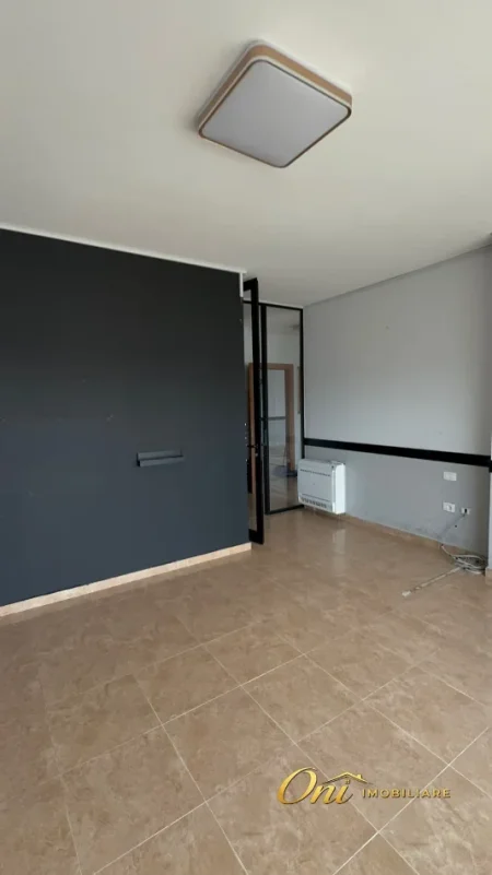 Tirane, jepet me qera zyre Kati 8, 175 m² 2.500 € (BLLOK)