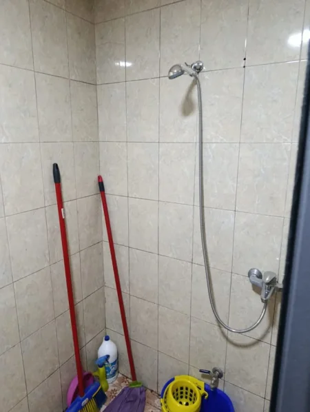 Tirane, jepet me qera apartament 1+1 Kati 1, 50 m² 250 € (QSUT)
