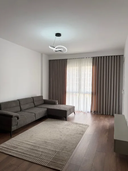 Tirane, jepet me qera apartament 1+1+Ballkon Kati 3, 65 m² 530 € (paskuqan)