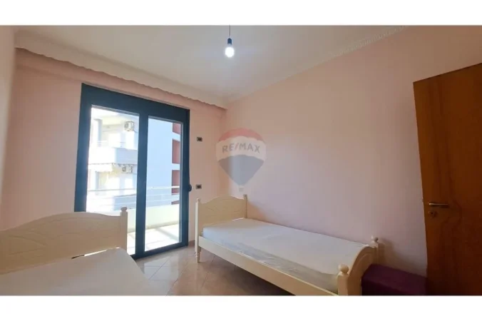 Vlore - Lungomare, jepet me qera apartament 2+1 Kati 6, 105 m² 550 € (Rruga Cameria, Lungomare, Vlore)