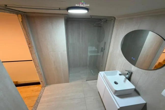 Tirane, jepet me qera apartament 1+1+Ballkon Kati 1, 62 m² 550 € (golden park)