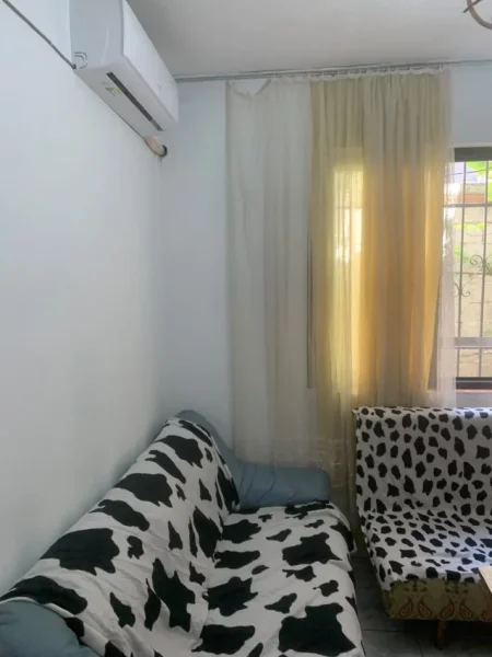 Tirane, jepet me qera apartament 1+1 Kati 1, 60 m² 300 € (Don Bosko)