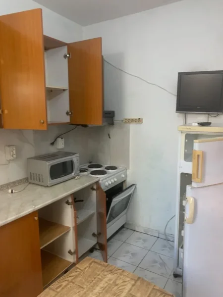 Tirane, jepet me qera apartament 1+1 Kati 1, 60 m² 300 € (Don Bosko)