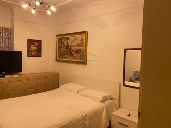 Tirane, jepet me qera apartament 3+1+Ballkon Kati 4, 151 m² 1.000 € 
