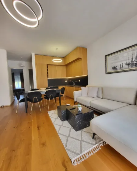 Tirane, jepet me qera apartament 2+1+Ballkon Kati 2, 100 m² 1.092 € (TEG)