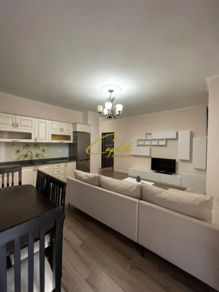 Tirane, jepet me qera apartament 2+1 Kati 2, 90 m² 450 € (FRESKU)