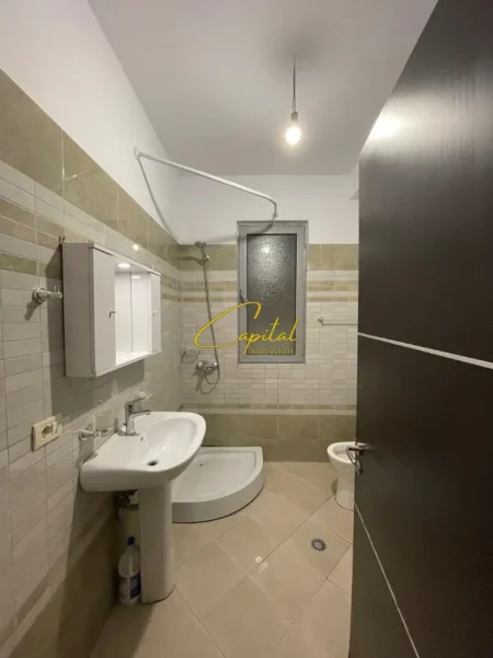 Tirane, jepet me qera apartament 2+1 Kati 2, 90 m² 450 € (FRESKU)