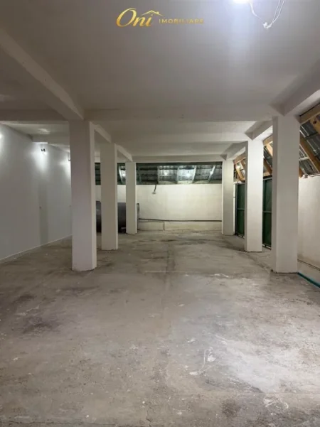 Tirane, jepet me qera magazine , 110 m² 400 € (BABRRU)