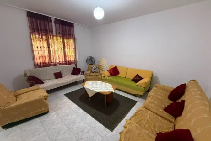 Tirane, jepet me qera apartament 2+1+Ballkon Kati 1, 120 m² 450 € (Spitali Amerikan 2)