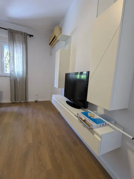 Tirane, shitet apartament 1+1+Aneks Kati 2, 64 m² 129.000 € (Laprake)