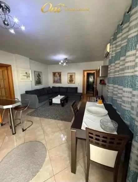 Tirane, jepet me qera apartament 2+1 Kati 4, 90 m² 650 € deliorgji)