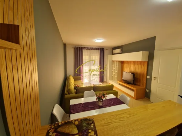 Tirane, jepet me qera apartament 2+1 Kati 4, 85 m² 650 € (5 MAJI)