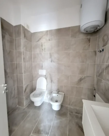 Tirane, shitet apartament 2+1+Ballkon Kati 1, 80 m² 144.000 € (Sauk I Vjeter)