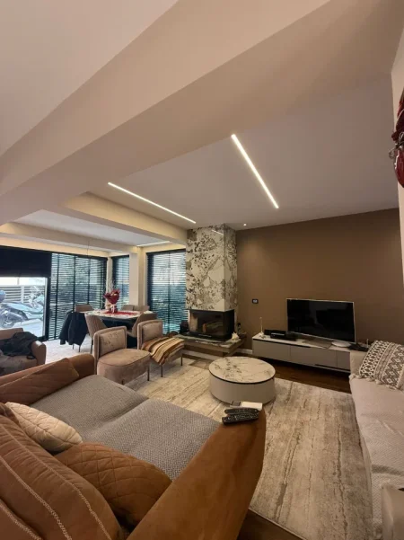 Tirane, shitet Vile Vile 2 Katshe , 480 m² 650.000 € (sauk)
