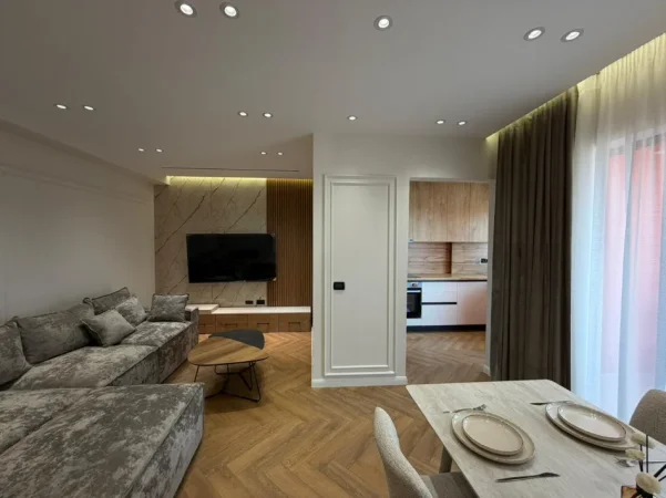 Tirane, shitet apartament 2+1+Ballkon Kati 8, 101 m² 240.000 € (Rruga e Kavajes)