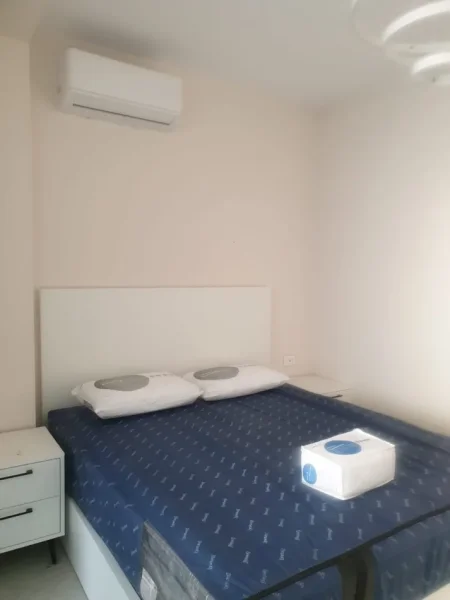 Tirane, jepet me qera apartament 1+1 Kati 1, 40 m² 400 € (Selitë)