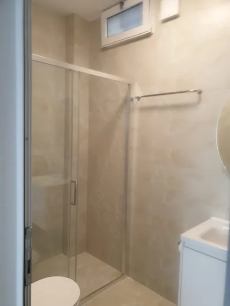 Tirane, jepet me qera apartament 1+1 Kati 1, 40 m² 400 € (Selitë)