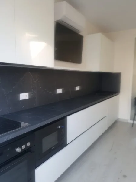 Tirane, jepet me qera apartament 1+1 Kati 1, 40 m² 400 € (Selitë)