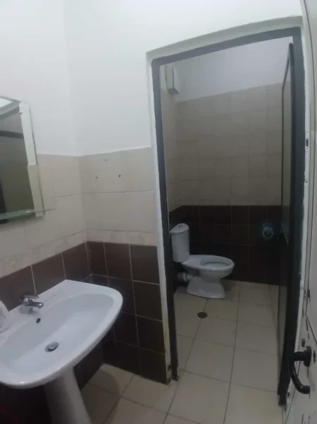 Tirane, jepet me qera zyre Kati 2, 220 m² 2.120 € (bulevardi zogu i pare)
