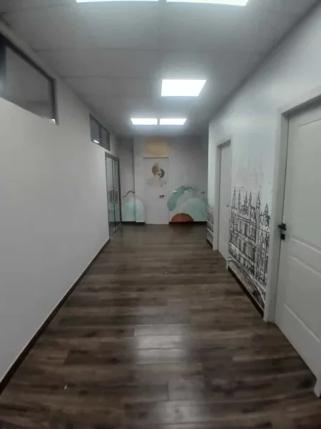 Tirane, jepet me qera zyre Kati 2, 220 m² 2.120 € (bulevardi zogu i pare)