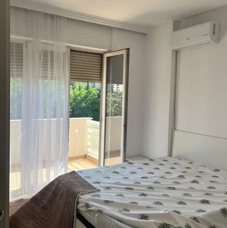 Tirane, jepet me qera apartament 1+1+Ballkon , 70 m² 600 € (Komuna e Parisit)