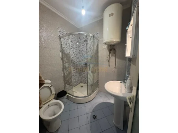 Tirane, jepet me qera zyre Kati 5, 129 m² 1.500 € (Kopshti Zoologjik)
