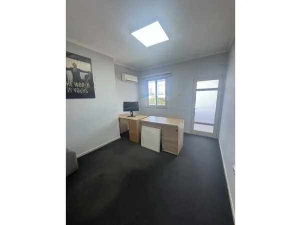 Tirane, jepet me qera zyre Kati 5, 129 m² 1.500 € (Kopshti Zoologjik)