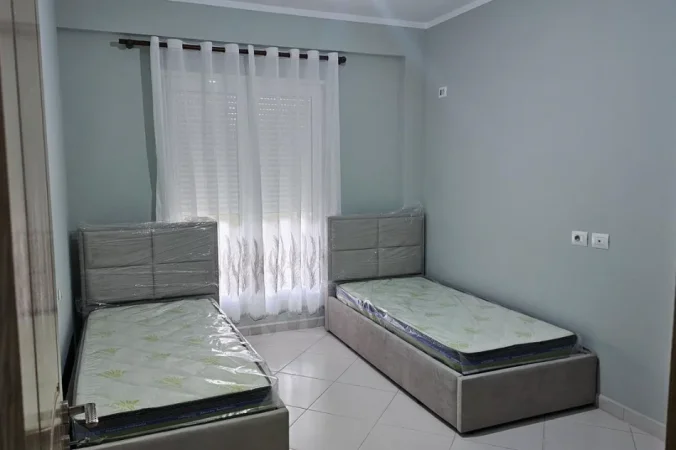 Tirane, jepet me qera apartament 2+1+Ballkon , 90 m² 650 € (Kopshti Zoologjik)
