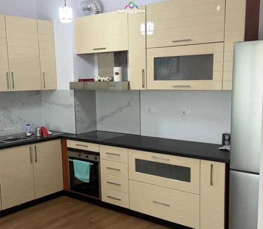 Tirane, jepet me qera apartament 2+1 Kati 7, 95 m² 530 € (ali demi)