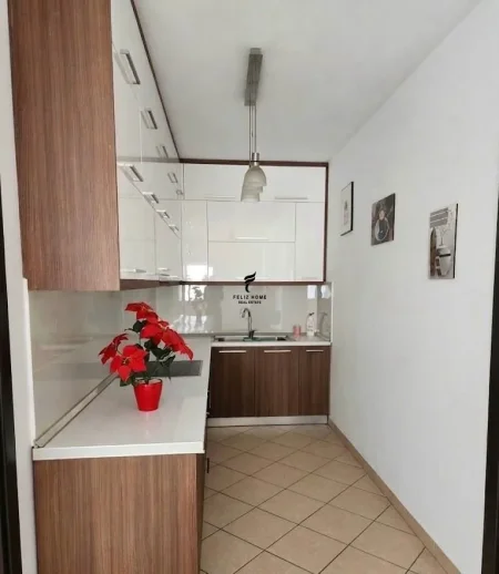 Tirane, jepet me qera zyre Kati 3, 100 m² 550 € (BULEVARDI I RI)
