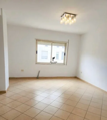 Tirane, jepet me qera zyre Kati 3, 100 m² 550 € (BULEVARDI I RI)