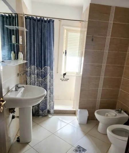 Tirane, jepet me qera zyre Kati 3, 100 m² 550 € (BULEVARDI I RI)
