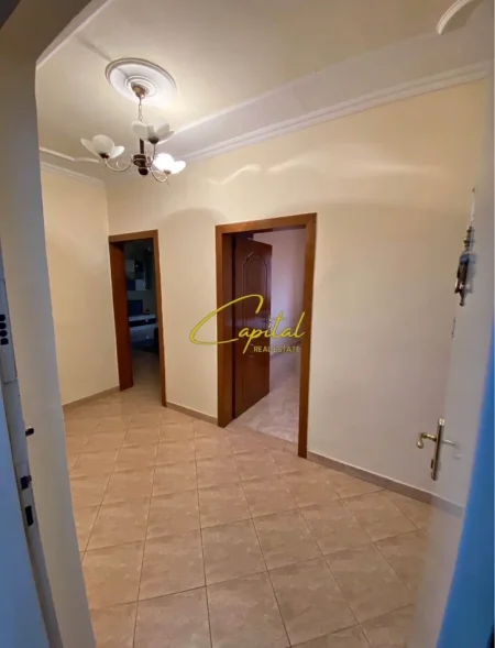 Tirane, jepet me qera apartament 2+1 Kati 5, 80 m² 600 € (BULEVARDI ZOGU PARE)