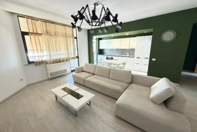 Tirane, jepet me qera apartament 2+1 Kati 9, 120 m² 850 € (bulevardi zogu i pare)