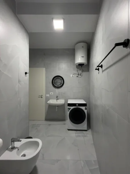 Tirane, jepet me qera apartament 1+1 Kati 5, 67 m² 420 € (Ali Demi)