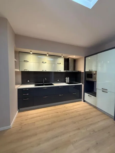 Tirane, shitet apartament 2+1 Kati 7, 91 m² 198.000 € (Xhamlliku)
