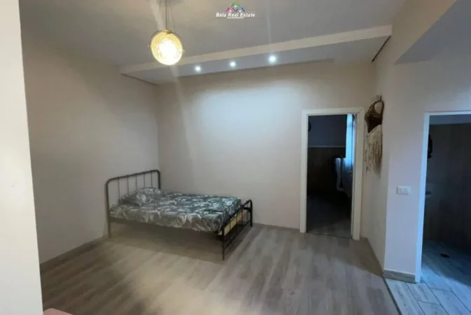 Tirane, jepet me qera Vile 2+1 Kati 1, 80 m² 540 € (allias)
