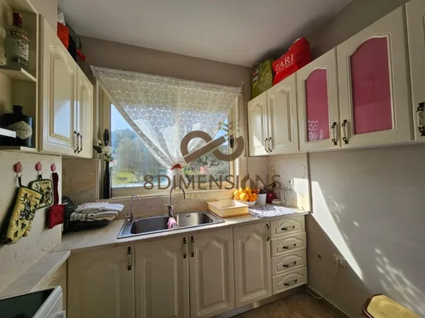 Tirane, jepet me qera apartament 1+1+Ballkon Kati 2, 45 m² 400 € (liqeni i thate)